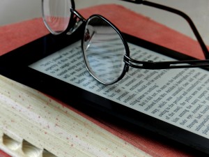 czytnik ebooków i okulary